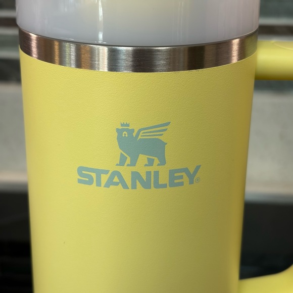 Stanley Lemon Quencher H2.0 Tumbler - Picture 5 of 5